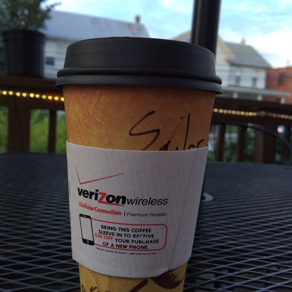 Foto diambil di Cornerstone Coffeehouse oleh John M. pada 7/27/2014