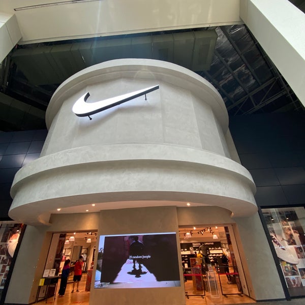 Foto di Nike Store Mid Valley Megamall