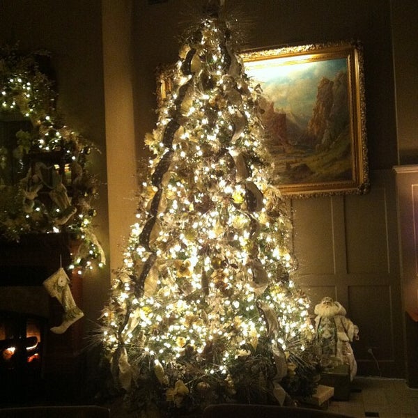 Снимок сделан в The Oxford Hotel пользователем Bill S. 12/28/2012
