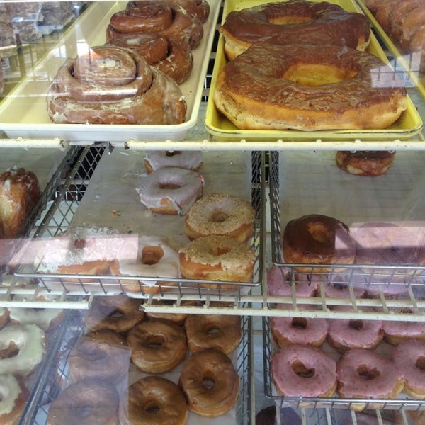 4/6/2013 tarihinde James J.ziyaretçi tarafından Dat Donut'de çekilen fotoğraf