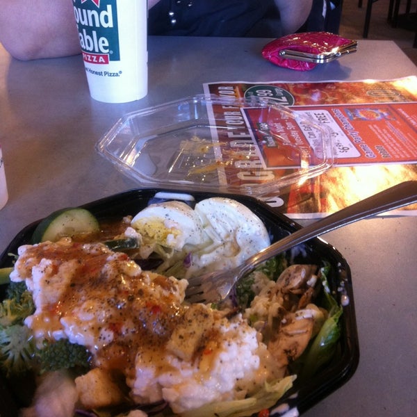 Photos At Round Table Pizza Place Photo Taken At Round Table Pizza By Veronica H On 1 10 2018