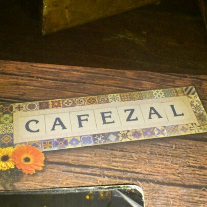 รูปภาพถ่ายที่ Cafezal em Flor โดย João O. เมื่อ 2/20/2013