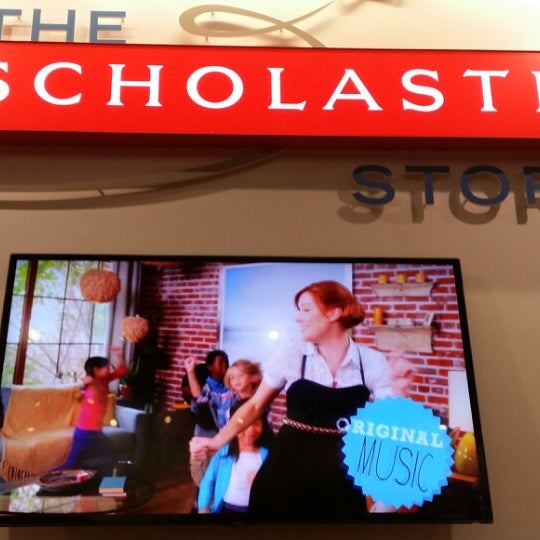 12/12/2013にTechSavvyMamaがThe Scholastic Storeで撮った写真