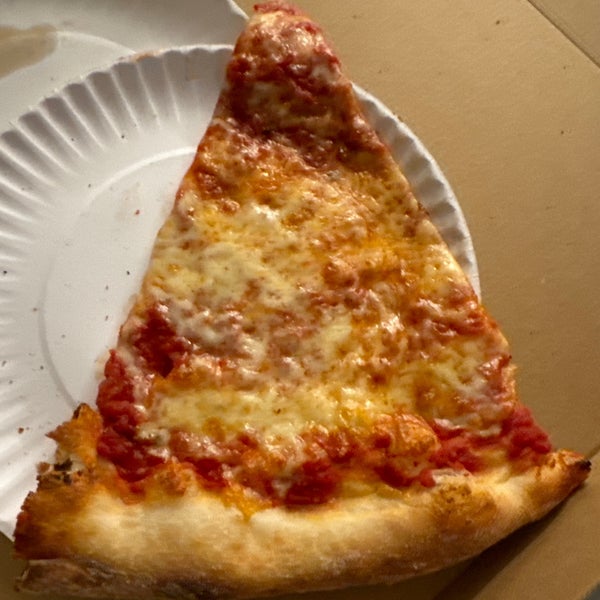 Foto tirada no(a) Joe&#39;s Pizza por Rich C. em 11/2/2023
