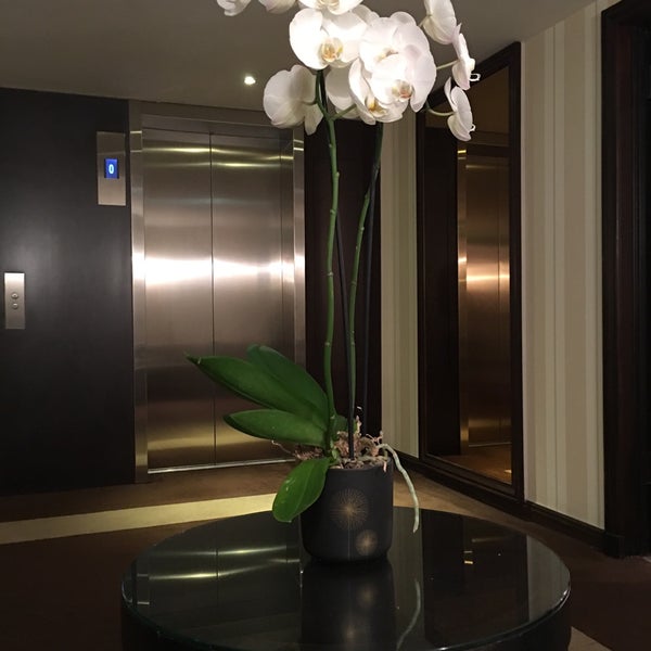 Foto diambil di Hôtel Gray d&#39;Albion oleh Rich C. pada 6/23/2016