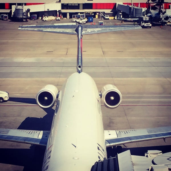 Photo prise au Aéroport international Hartsfield-Jackson d&#39;Atlanta (ATL) par Ben K. le3/29/2015