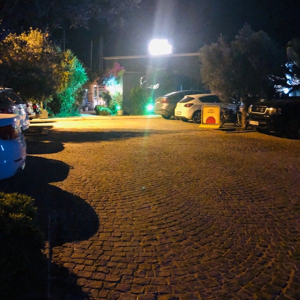 รูปภาพถ่ายที่ Alaçatı Port Balık โดย Oktay Ç. เมื่อ 6/15/2019