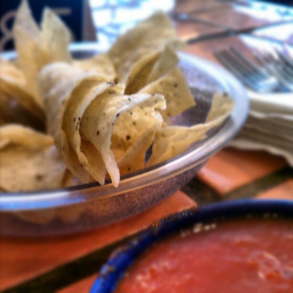 Снимок сделан в Matta&#39;s Mexican Restaurant пользователем Krys V. 9/29/2012