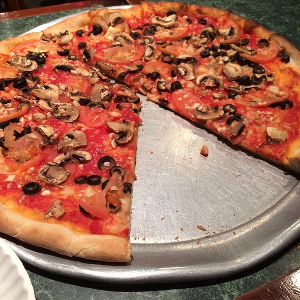 Foto tomada en Danny&#39;s Pizzeria  por Nick F. el 2/1/2015