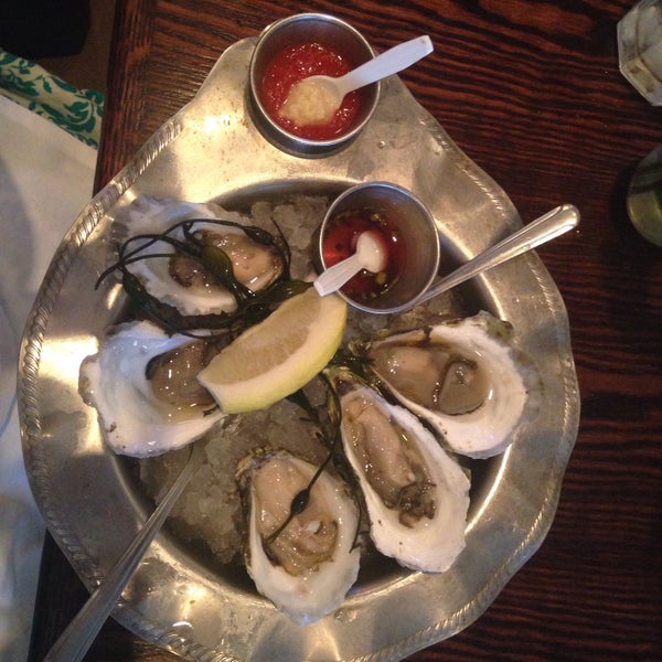 Das Foto wurde bei Rabia&#39;s Seafood/Oyster Bar &amp; Italian Restaurant von Karina am 7/7/2015 aufgenommen