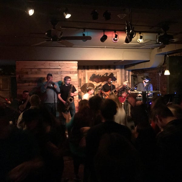 Foto tomada en Atwood’s Tavern  por Ryan E. el 11/26/2017