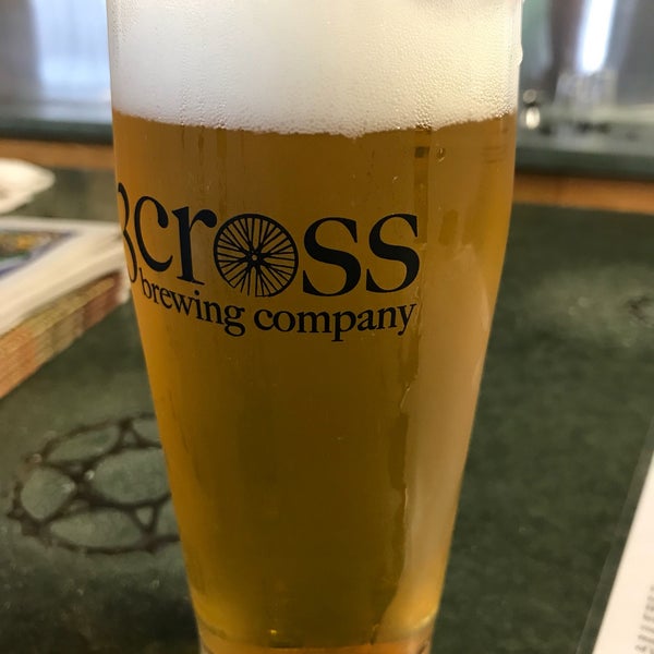 Foto diambil di 3cross Brewing Company oleh Ryan E. pada 7/15/2018