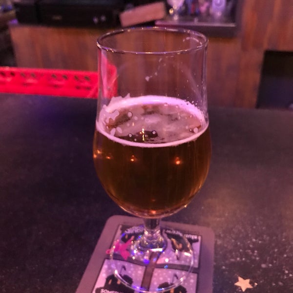Foto tirada no(a) Somerville Brewing (aka Slumbrew) Brewery + Taproom por Ryan E. em 8/5/2018