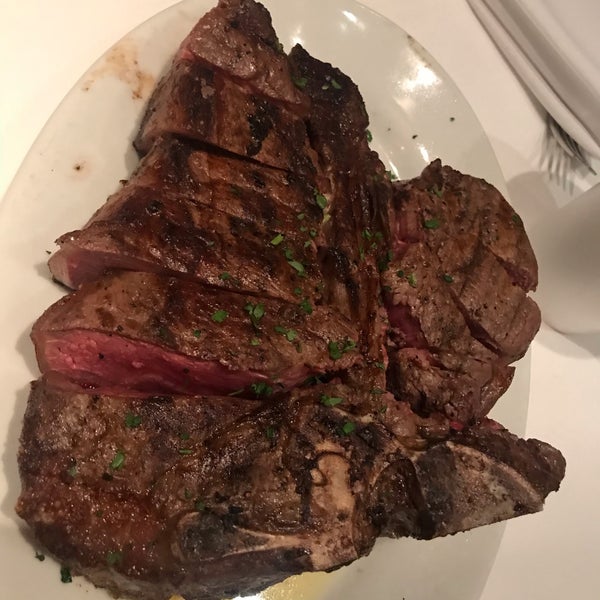 Photo taken at Ruth&#39;s Chris Steak House - Clayton, MO by ⭐️Pam⭐️ on 11/6/2018