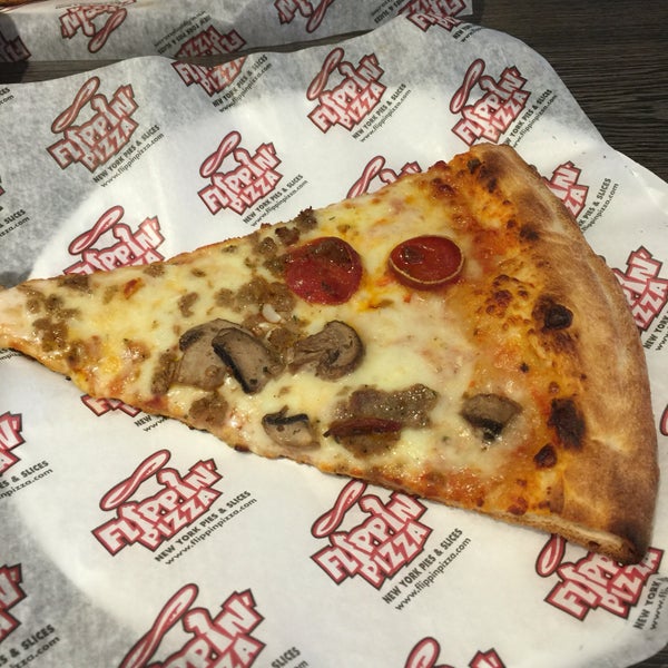 9/2/2016에 ⭐️Pam⭐️님이 Flippin Pizza - Frederick에서 찍은 사진