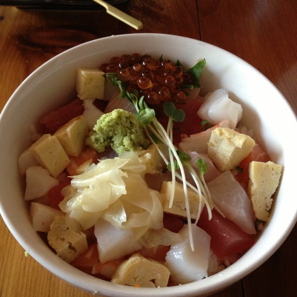 รูปภาพถ่ายที่ Kushi Izakaya &amp; Sushi โดย ⭐️Pam⭐️ เมื่อ 5/19/2013