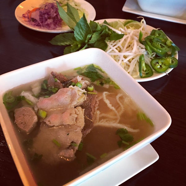 Foto diambil di Lucky Corner Vietnamese Cuisine at Westview oleh ⭐️Pam⭐️ pada 10/30/2016