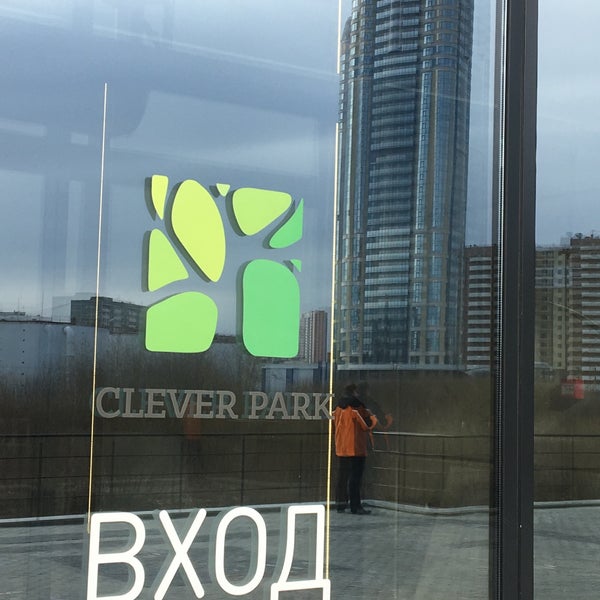 Клевер парк надпись на окнах. БЦ Клевер Москва. Клевер парк - балаяж. Мрт Клевер парк лицензия.