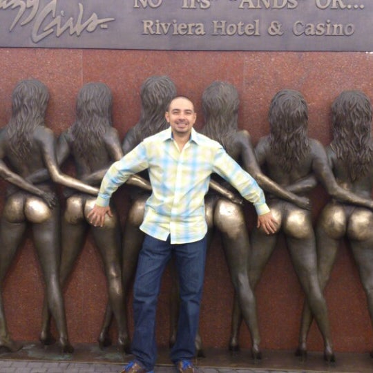 10/4/2013에 Edgar B.님이 Crazy Girls at the Riviera에서 찍은 사진