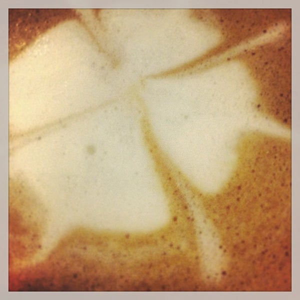 2/3/2013 tarihinde Earl Louisziyaretçi tarafından Kaffe Caffe'de çekilen fotoğraf