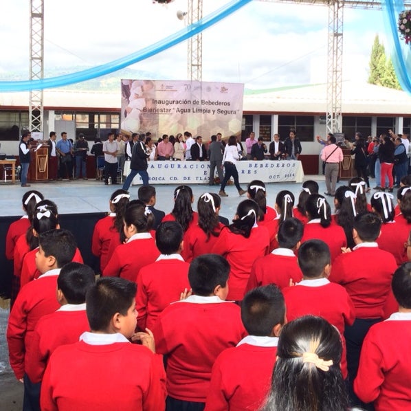 Photo taken at Heroica Ciudad de Tlaxiaco by Osiel M. on 10/4/2014