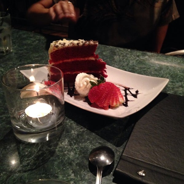 4/26/2014 tarihinde Kirsten K.ziyaretçi tarafından Subeez Cafe Restaurant Bar'de çekilen fotoğraf