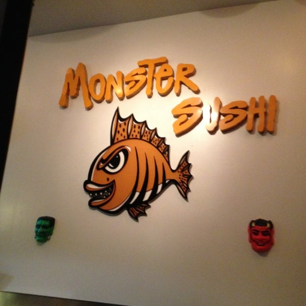 รูปภาพถ่ายที่ Monster Sushi โดย Steve G. เมื่อ 10/27/2013