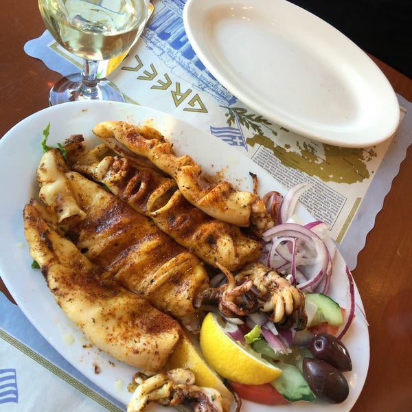 Everything is great,especially the grilled calamari served during Lent.