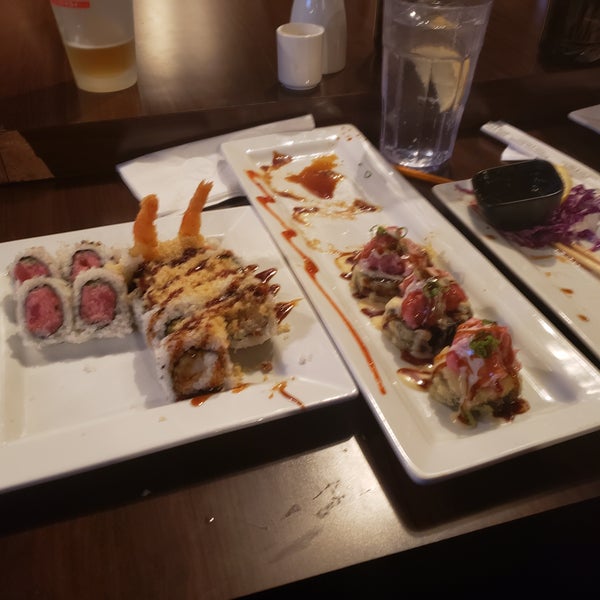 Oh my god the Jackpot roll is to die for! Even the basic spicy tuna is transcendental.