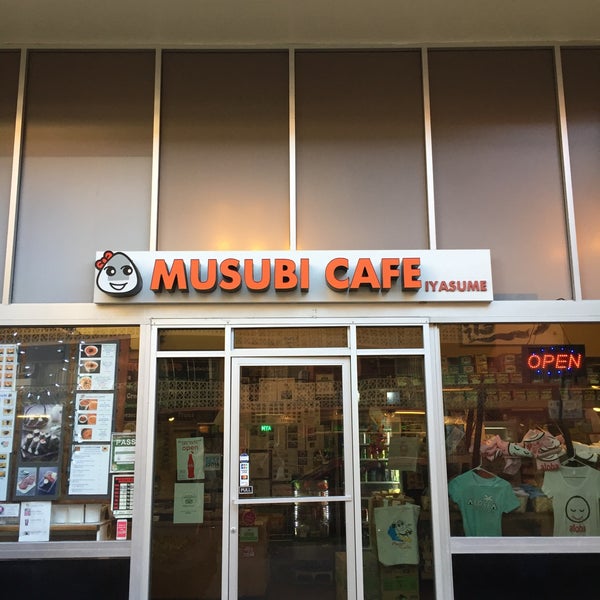 รูปภาพถ่ายที่ Musubi Cafe IYASUME โดย Ryan N. เมื่อ 4/2/2017