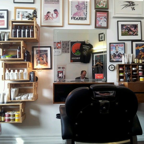 9/16/2013 tarihinde Yssej T.ziyaretçi tarafından Maloney&#39;s Barber Shop'de çekilen fotoğraf