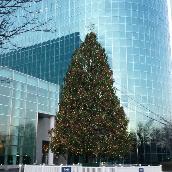 Rxr Plaza Christmas Tree Now Closed