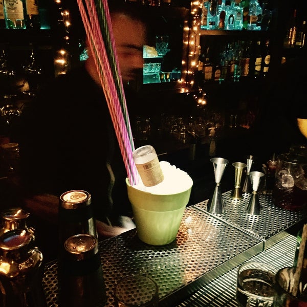 5/5/2017 tarihinde Ioannis I.ziyaretçi tarafından Jolie Môme - Cocktail Bar &amp; Fun'de çekilen fotoğraf