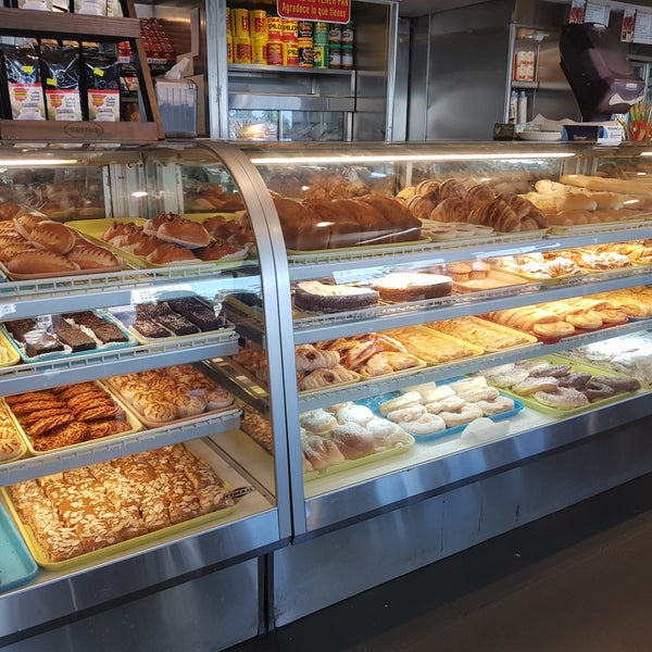 Foto tirada no(a) Panaderia España por Lulú D. em 8/30/2019