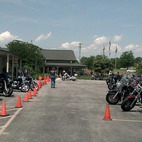 6/1/2013에 Jayme S.님이 Battlefield Harley-Davidson에서 찍은 사진