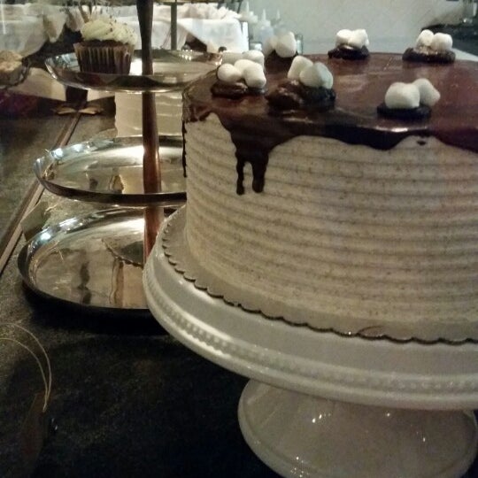 7/12/2014에 Jennifer L.님이 Red Dessert Dive &amp; Coffee Shop에서 찍은 사진