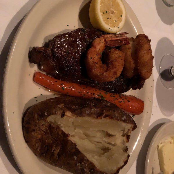 Photo taken at Bob&#39;s Steak &amp; Chop House by Mike P. on 4/13/2018