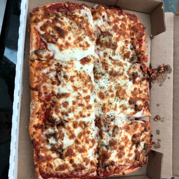 3/31/2019 tarihinde Mike P.ziyaretçi tarafından Orsi&#39;s Italian Bakery &amp; Pizzeria'de çekilen fotoğraf