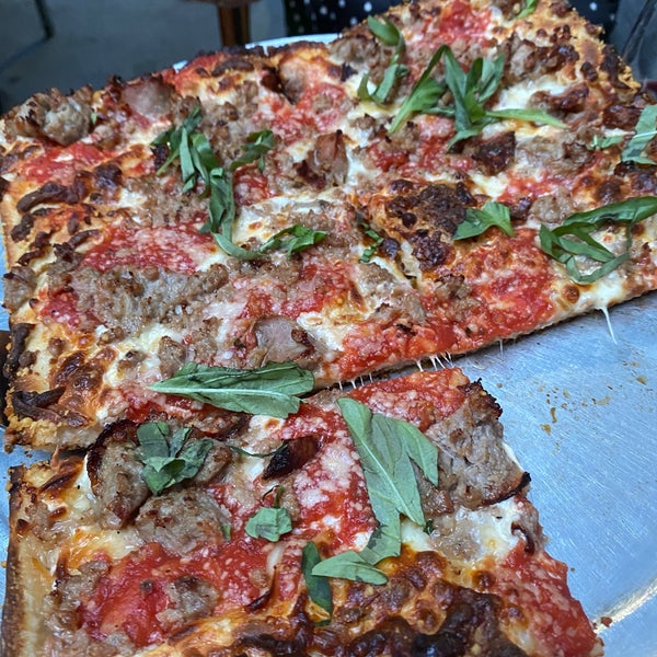 8/23/2020 tarihinde Mike P.ziyaretçi tarafından Adrienne&#39;s Pizza Bar'de çekilen fotoğraf