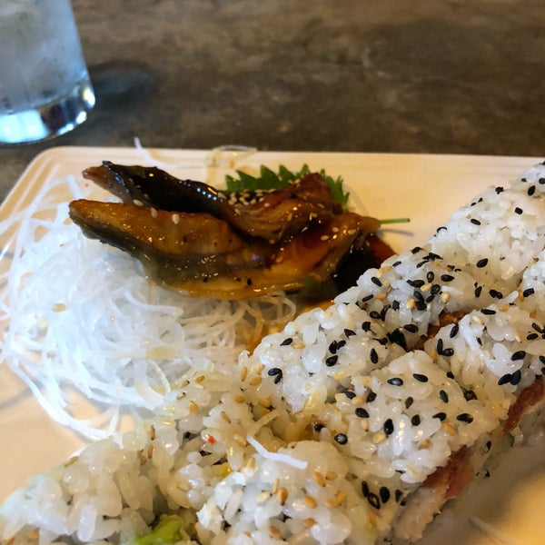 Foto scattata a Blue Sushi Sake Grill da Mike P. il 8/3/2018