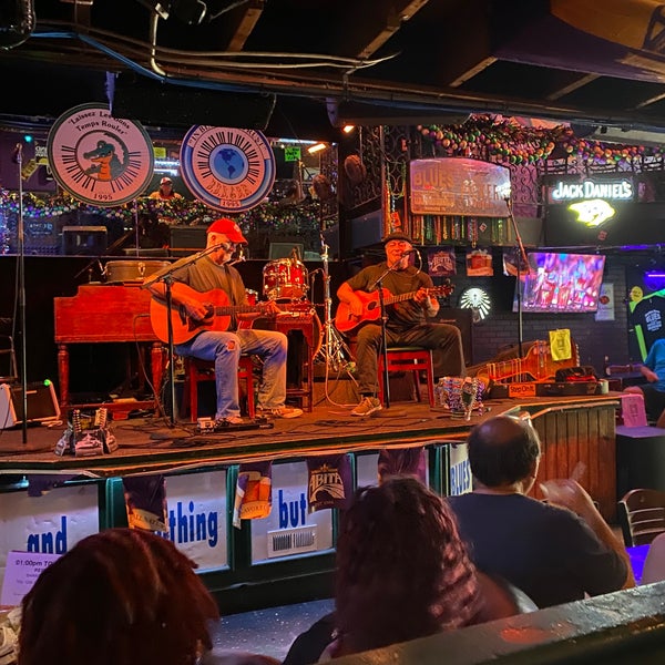 Foto tomada en Bourbon Street Blues and Boogie Bar  por Mike P. el 7/17/2021