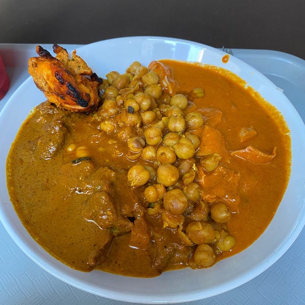 Foto tomada en Bombay&#39;s Indian Restaurant  por Mike P. el 10/9/2020