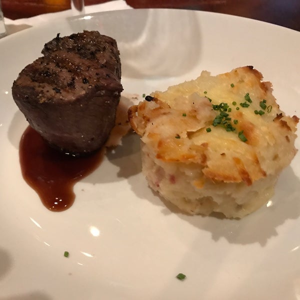Photo taken at Sullivan&#39;s Steakhouse by Mike P. on 5/3/2017