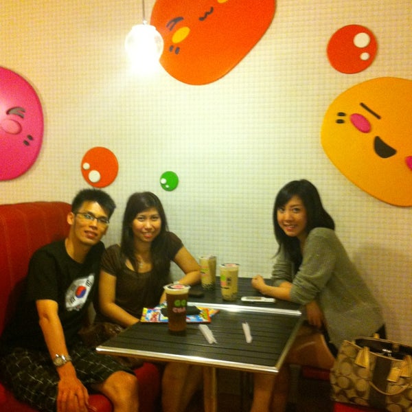 Go cha. Go cha. Син до хён. Фэнси немецкий певец фото. Go cha.