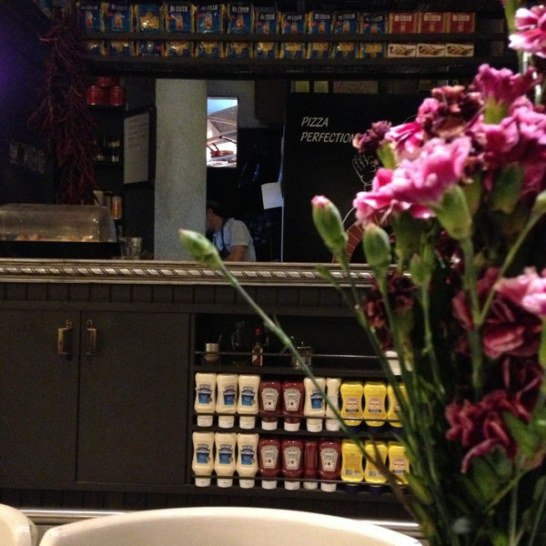 5/5/2013 tarihinde جمعان ا.ziyaretçi tarafından Faros Restaurant'de çekilen fotoğraf