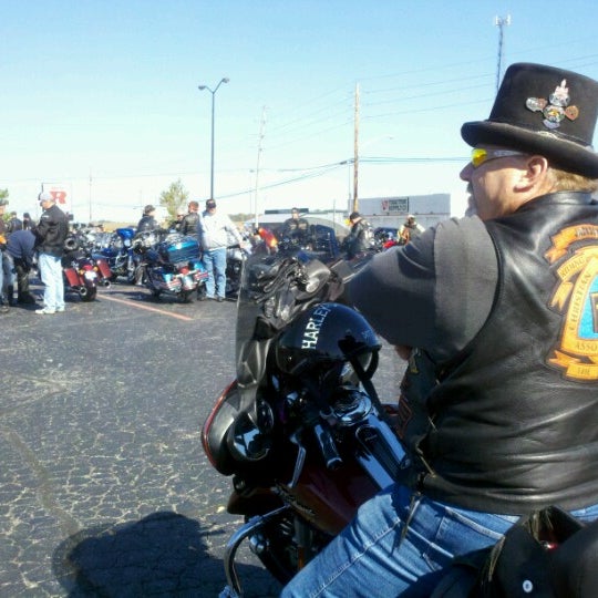 รูปภาพถ่ายที่ Brandt&#39;s Harley-Davidson โดย Paula L. เมื่อ 9/30/2012
