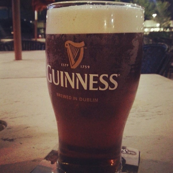 Foto tirada no(a) Claddagh Irish Pub por Michael M. em 5/22/2014
