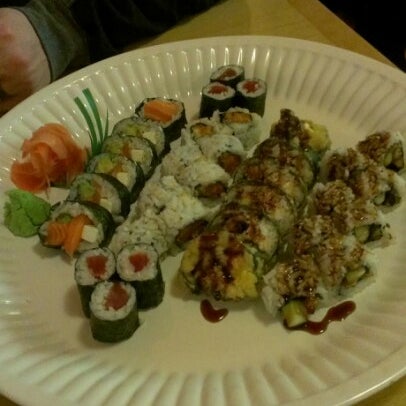 Foto tirada no(a) Tokyo Sushi por Stina H. em 12/27/2012