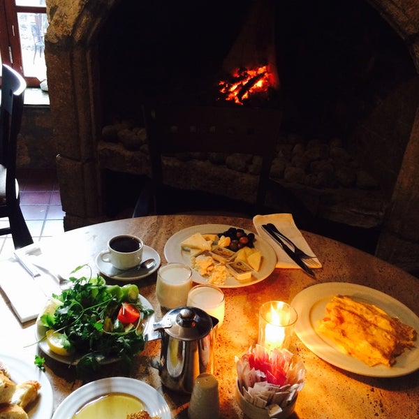 Foto tirada no(a) Alp Paşa Restaurant por G-K em 1/3/2015