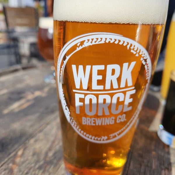 Foto tirada no(a) Werk Force Brewing Co. por Neal H. em 10/16/2022